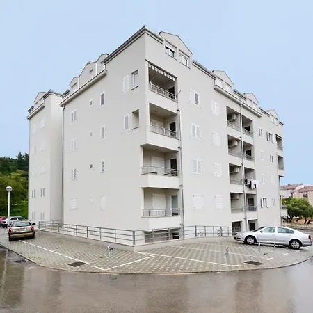 Dijana Apartment *
