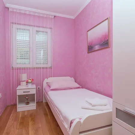 Apartment Dijana *