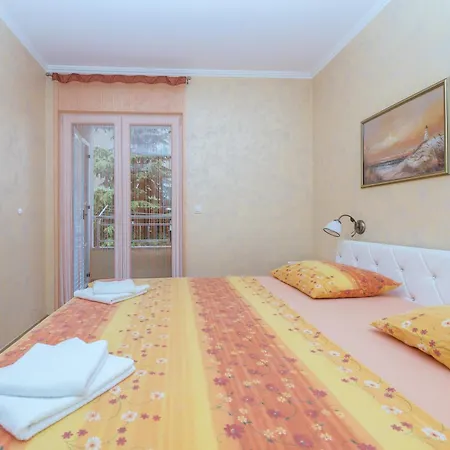 Dijana Apartment *