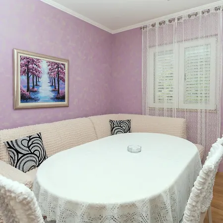 Apartment Dijana *